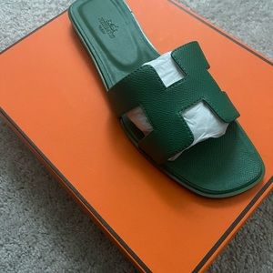 H Sandal